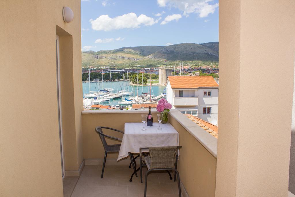 Apartments Maria Трогир Экстерьер фото