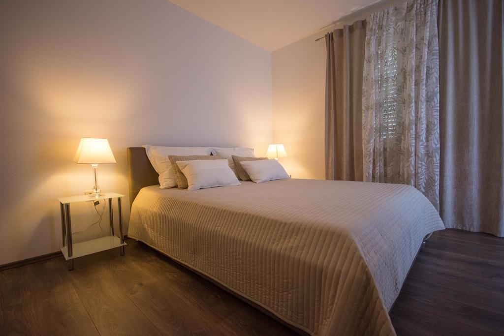 Apartments Maria Трогир Экстерьер фото