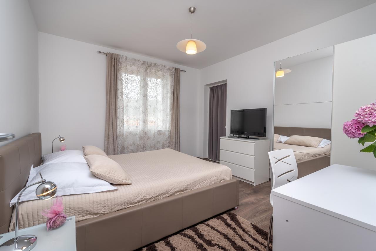 Apartments Maria Трогир Экстерьер фото